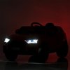 Світлодіодні передні фари дитячої машини Audi Q7 у темряві