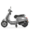 Серый скутер для детей Vespa, вид сбоку (профиль)