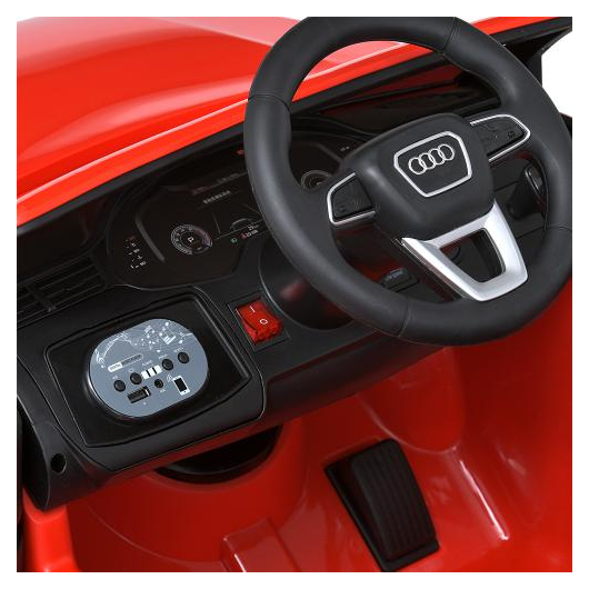 Элементы приборной панели и руль с логотипом Audi