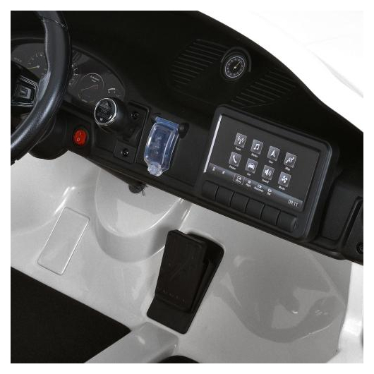 Крупний план: мультимедійна панель та кнопки керування Bambi M 6111EBLR-1(24V)