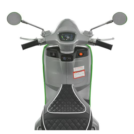 Вид сверху на руль и сиденье детского скутера Vespa M 6288EL-11-5