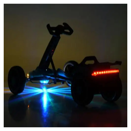 Световые эффекты и яркая LED-подсветка колес красного электрокарта